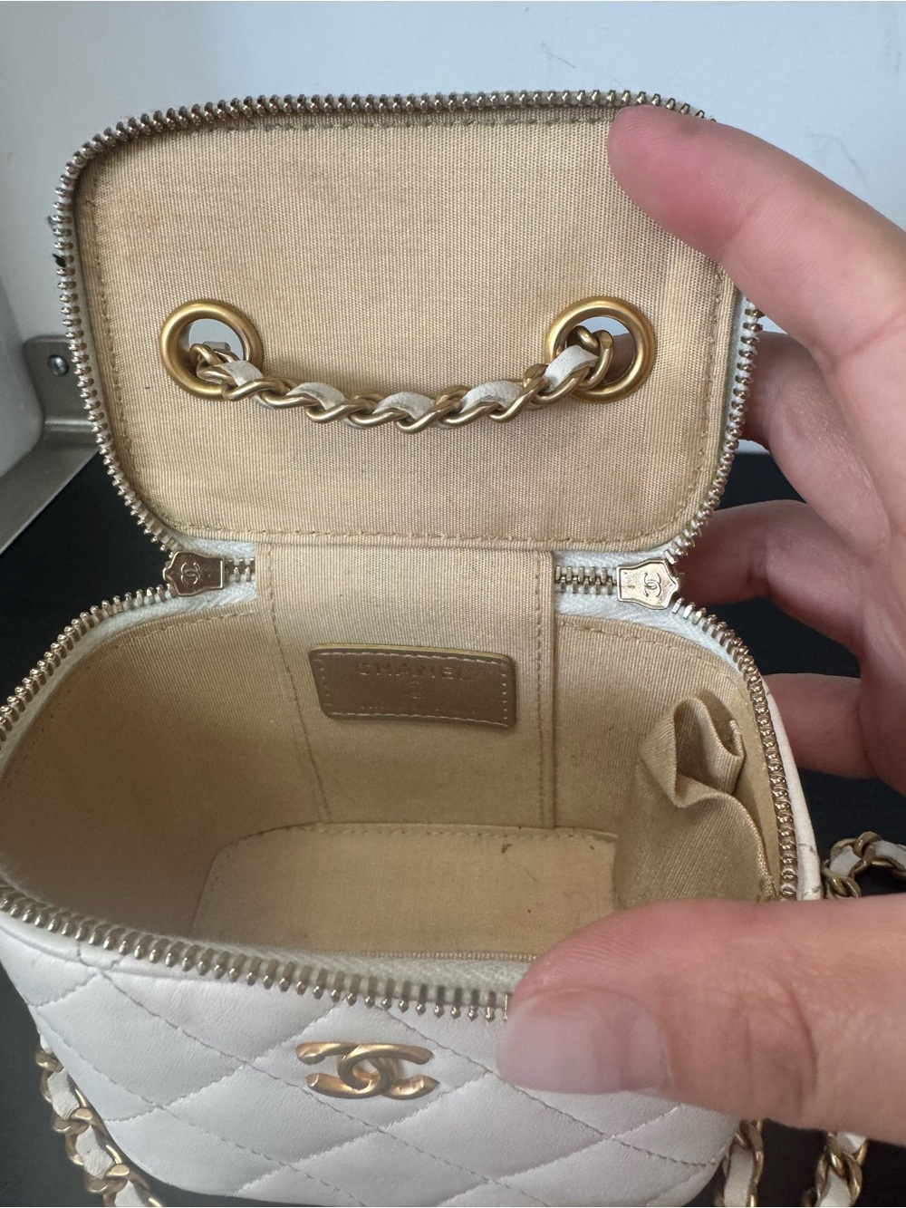 CHANEL Vanity leather crossbody bag - Picture 13 of 15